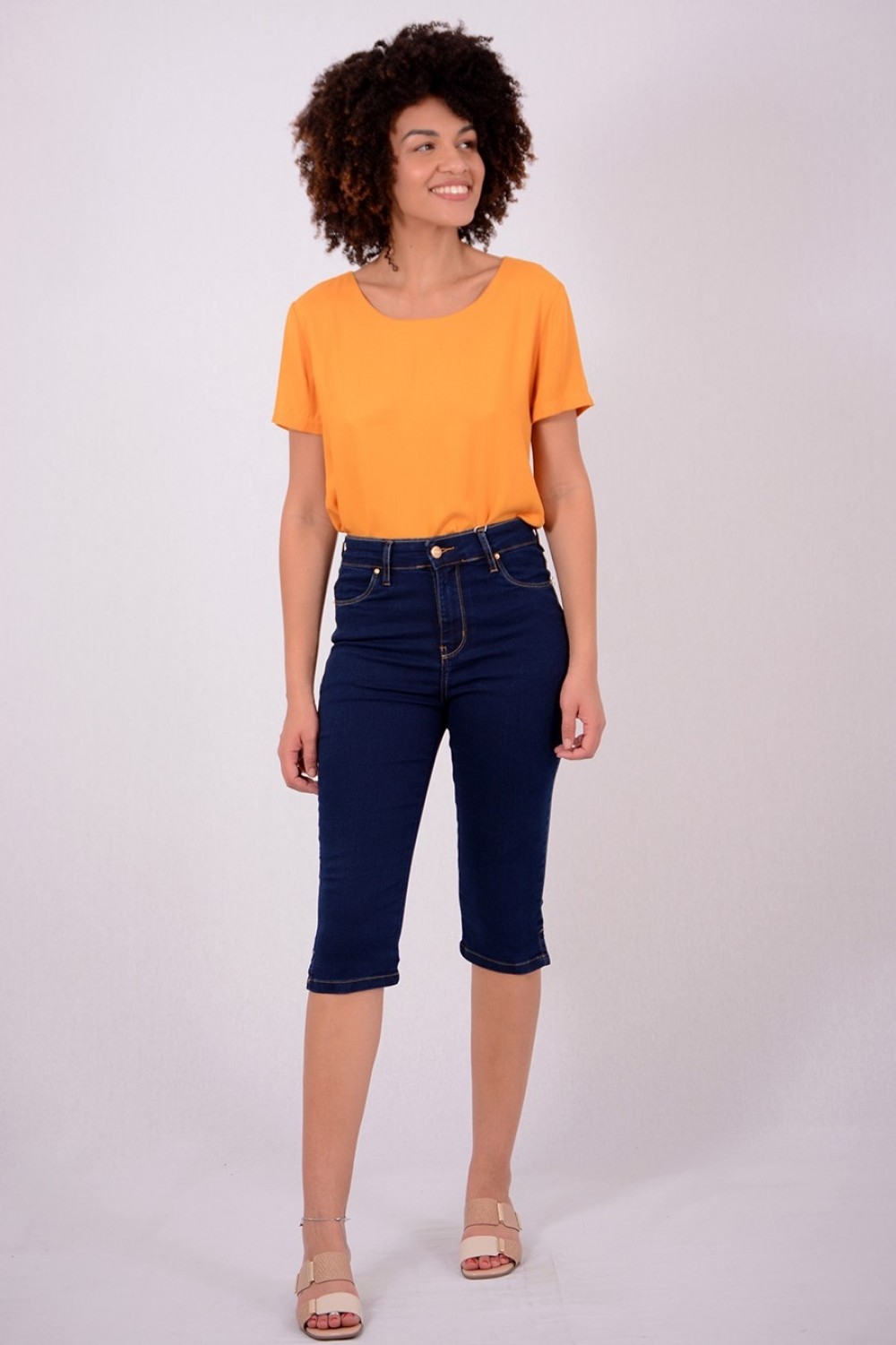 BERMUDA JEANS CORSÁRIO BOLSO BORDADO